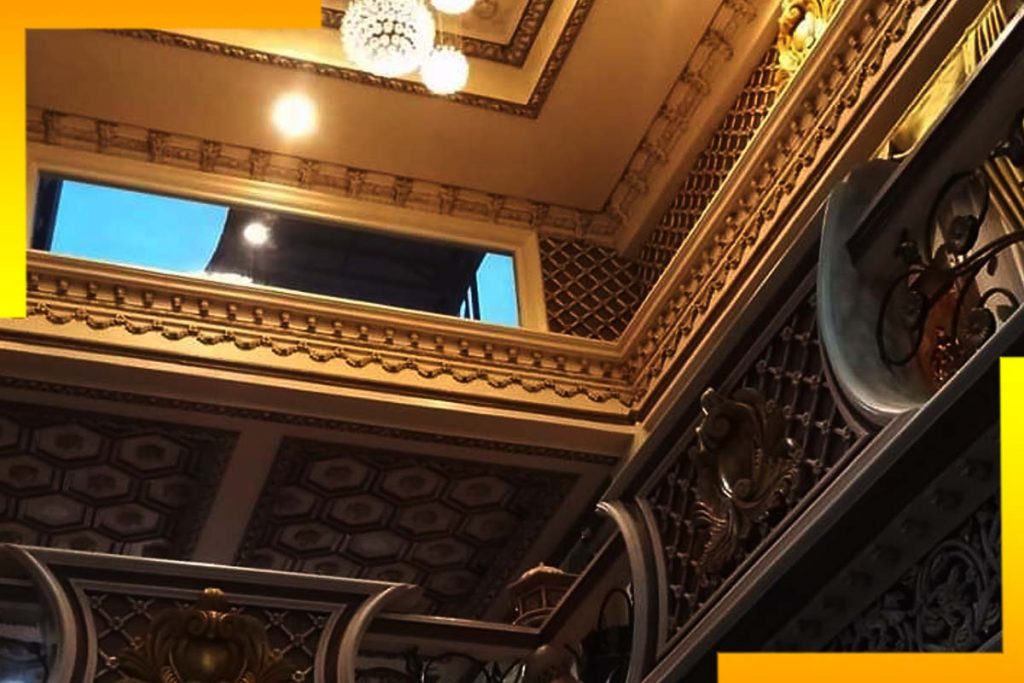 ornamen klasik interior rumah mewah